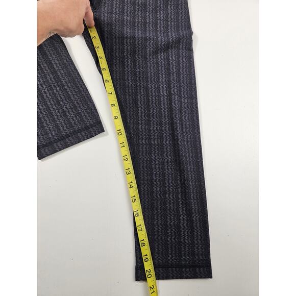 Lululemon 2 / 4 (?) black grey zigzag stretch capri leggings active gym run - Picture 4 of 6